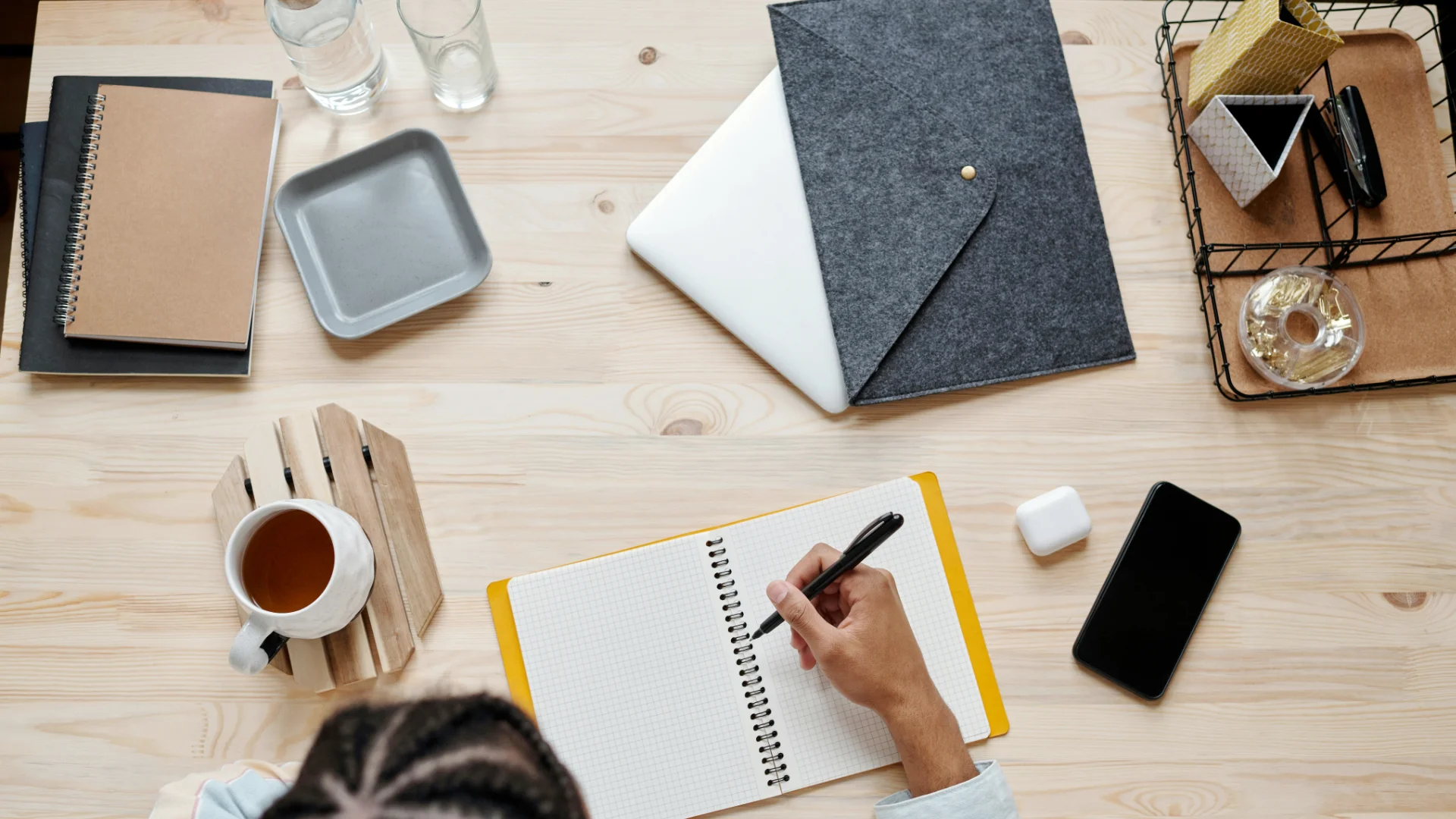 Checklist material dan branding souvenir kantor